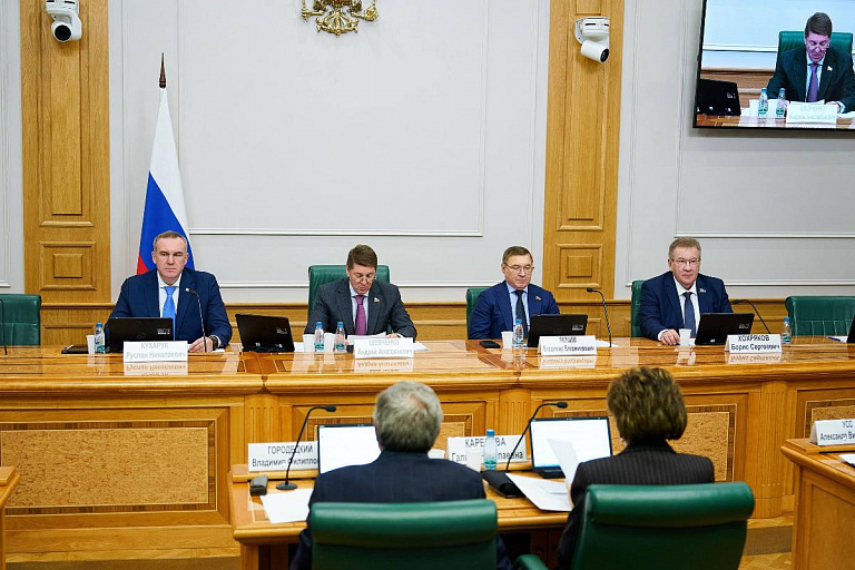 Власти ХМАО запросили у Совета Федерации помощь в развитии районов Арктики