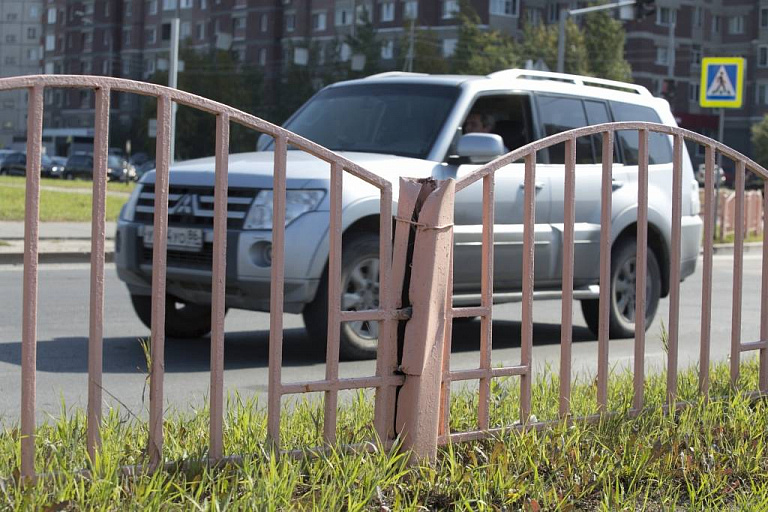 Власти Сургута намерены избавиться от большинства придорожных заборчиков