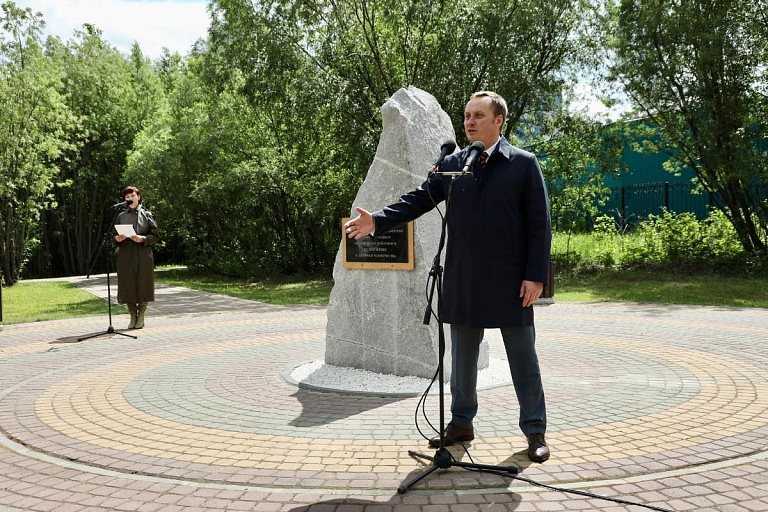 Максим Слепов показал, как будет выглядеть памятник Подвигу медработникам