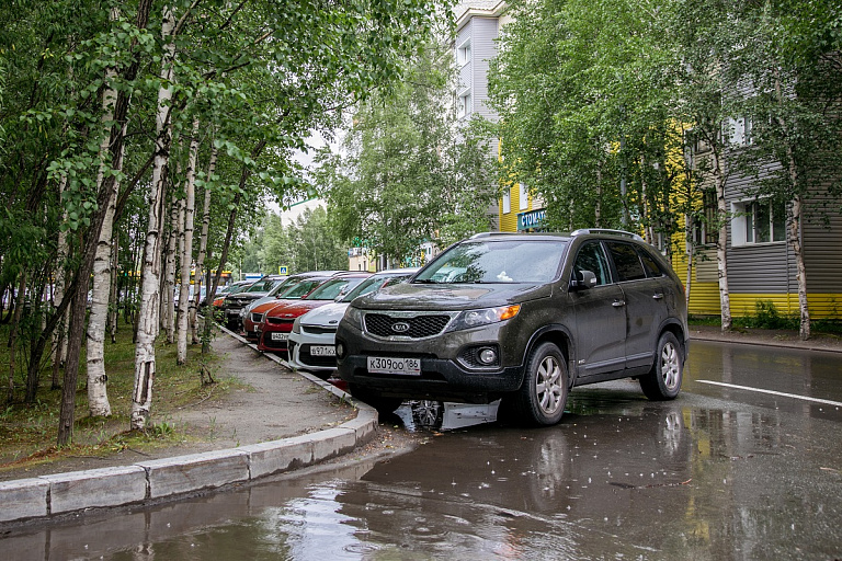 Власти Сургута отложили введение платных парковок