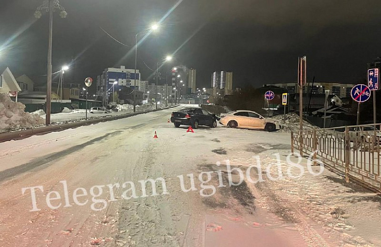 В Ханты-Мансийске автоледи устроила ДТП с пострадавшими