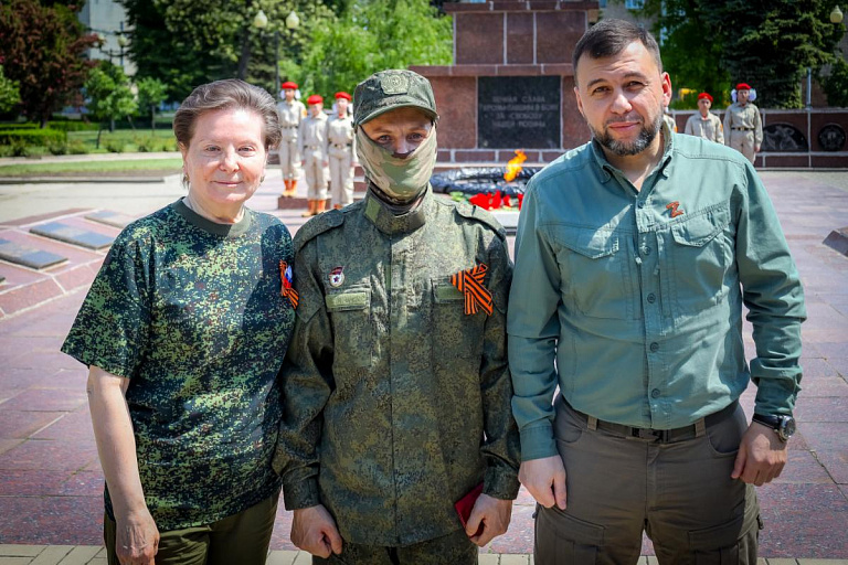 Наталья Комарова поздравила югорчан с Днем Победы вместе с Денисом Пушилиным