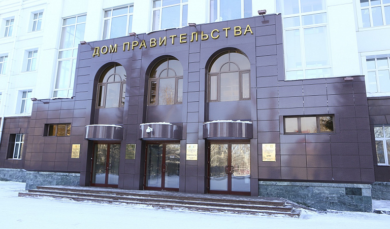 Жители Сургута получили награды ко Дню образования Югры