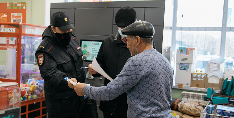Забежал за хлебушком. Как в магазинах Сургутского района антимасочников ловили//ФОТО