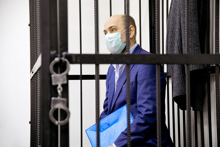 Суд оставил Андрея Копайгору дома 
