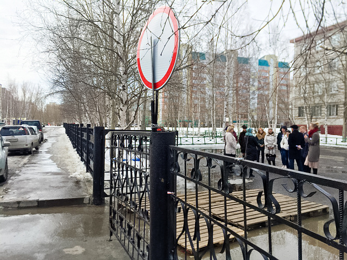 В Сургуте из-за сообщения о минировании эвакуировали учеников школы №12