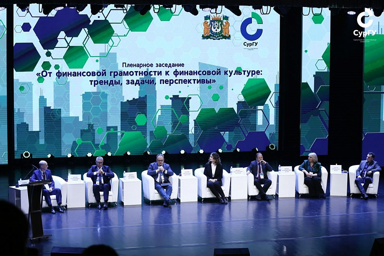 В Югре предложили создать студенческое движение волонтеров финансового просвещения