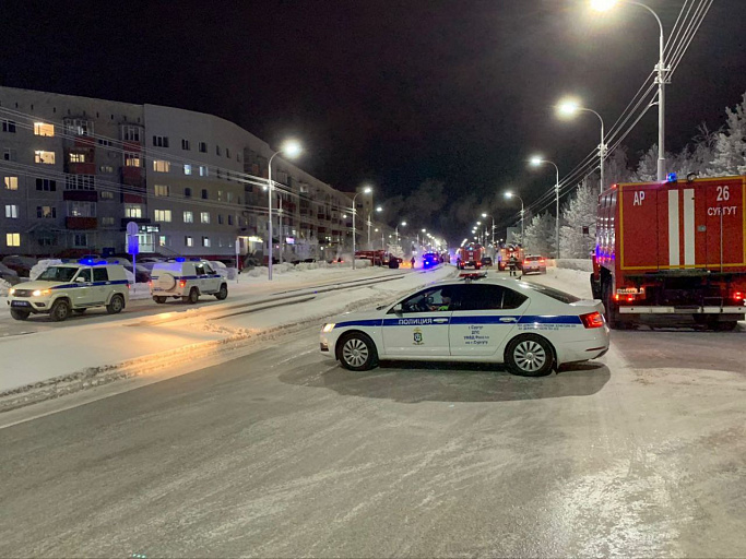 Улица  Быстринская в Сургуте закрыта для транспорта после пожара 