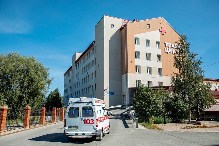 В Сургуте медики спасли трехлетнюю девочку, выпавшую из окна
