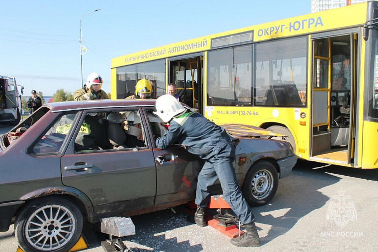 Оказание экстренной помощи при ДТП отрабатывали в Сургуте