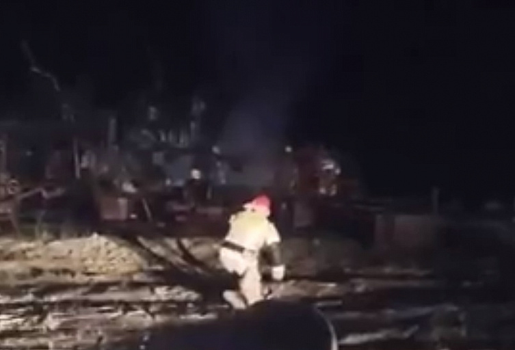 Спасатели опубликовали видео с места взрыва на месторождении в Югре