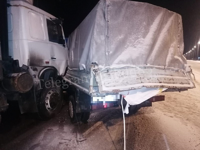 В Сургутском районе ГАЗель врезалась в фуру