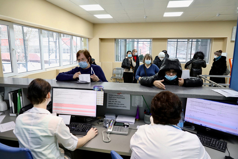 502 человека заболели COVID-19 в Югре за сутки