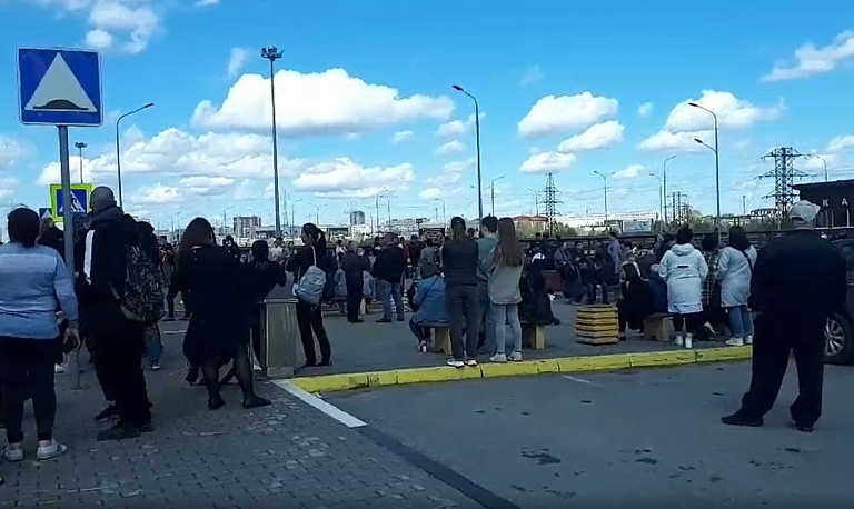 В Сургуте из-за угрозы взрыва эвакуировали два крупных торговых центра