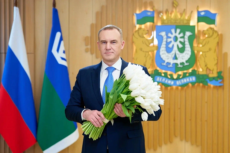 Руслан Кухарук поздравил девушек Югры с 8 марта
