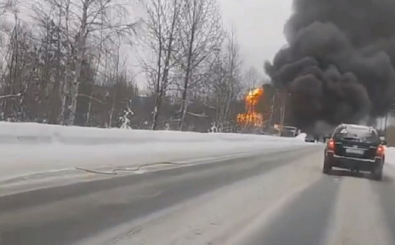 Пожар на АЗС в Сургуте тушили семь пожарных расчетов 
