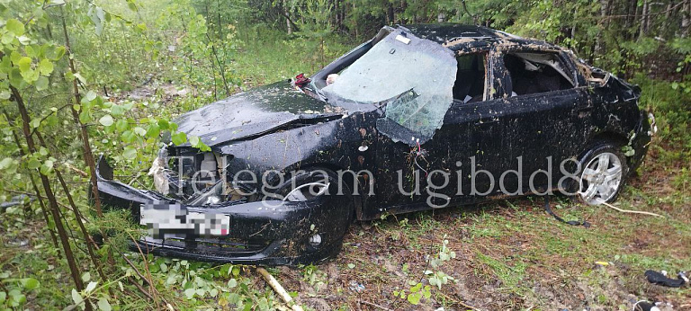 На трассе в Югре Subaru вылетел в кювет, водитель получил травмы 