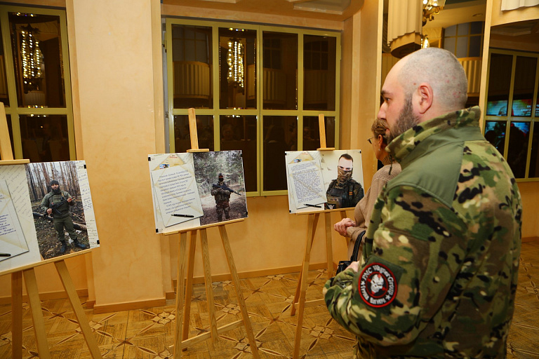 В Лянторе открыли фотопроект «Лица героев»
