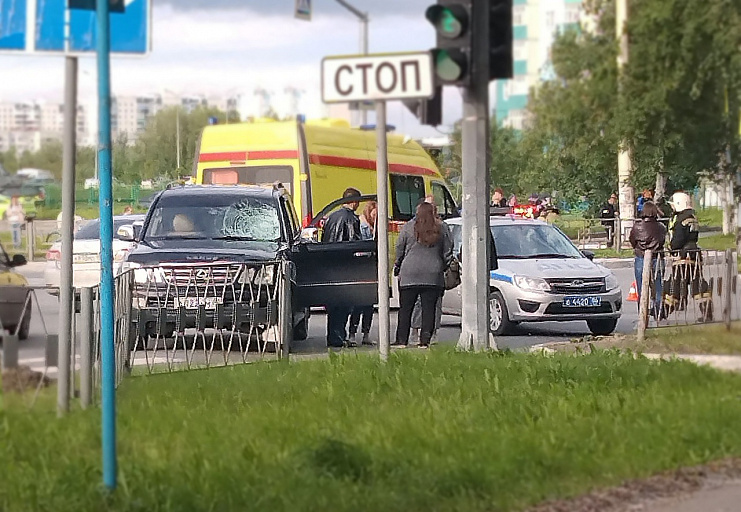 В Нижневартовске под колесами Lexus погиб 45-летний велосипедист 
