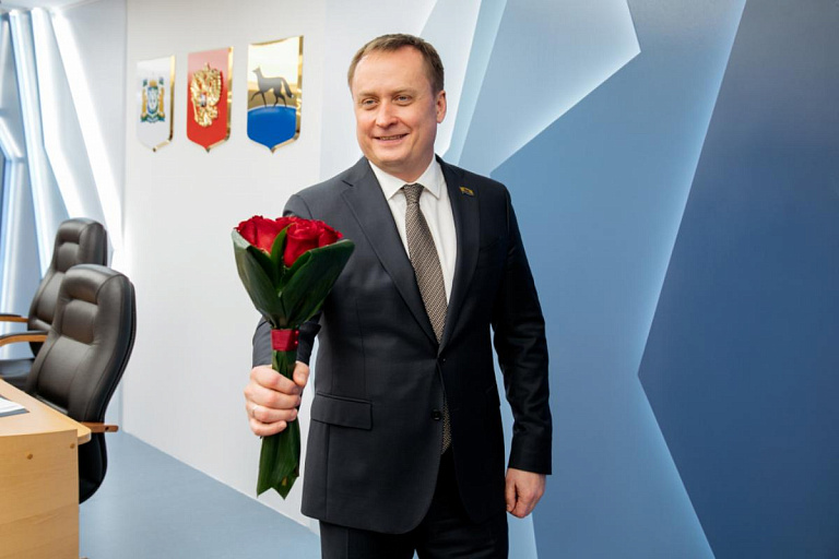 Глава Сургута принимает поздравления с Днем рождения