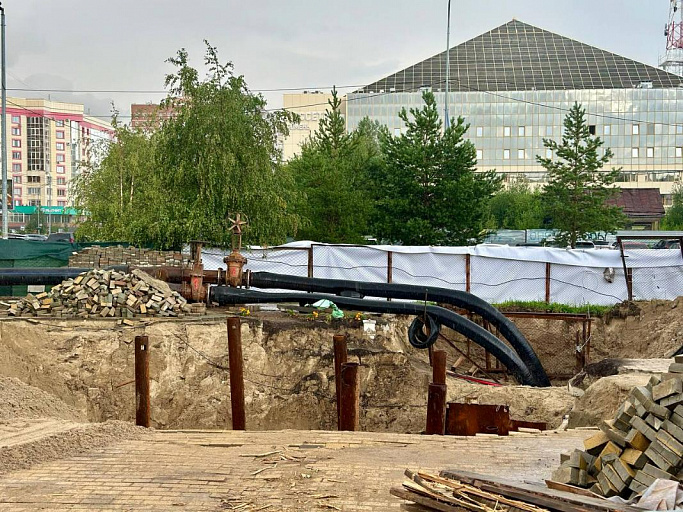 Провал на Центральной площади Сургута могут ликвидировать уже к середине августа