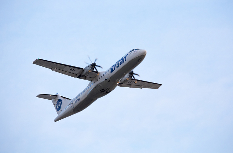 Самолет Utair, летевший из Нижневартовска в Омск, экстренно приземлился в Сургуте