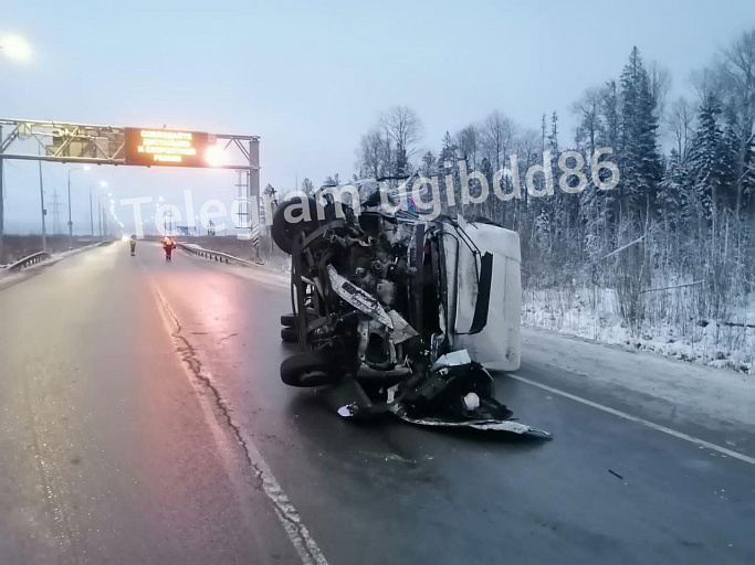 В ДТП на трассе в Югре пострадали водитель и пассажир ГАЗели