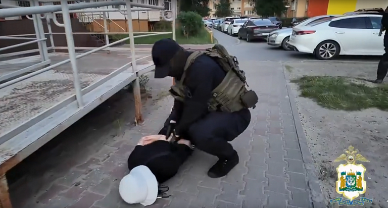 В Сургуте задержали сбытчика гашиша и его покупателей