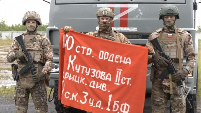 Бойцы ОМОН записали из зоны СВО видеообращение сургутскому пенсионеру 