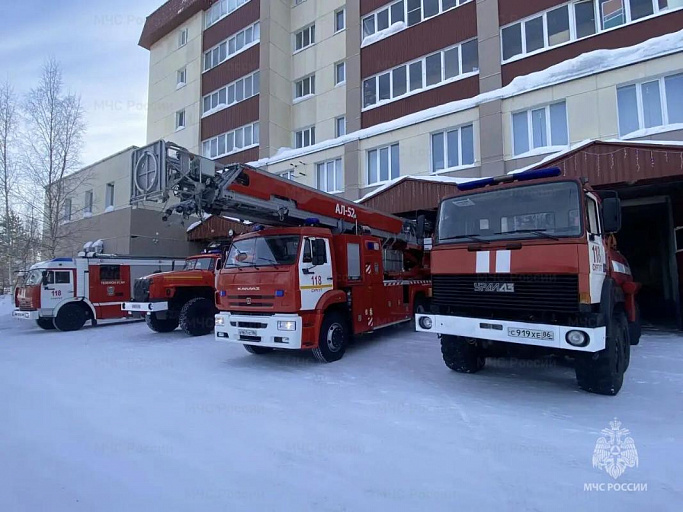 В Сургуте пожарные ликвидировали пожар в поликлинике