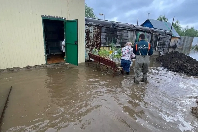 В Югре затоплено 724 приусадебных участка