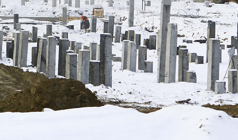 Школу в 20А микрорайоне Сургута рассчитывают достроить в этом году