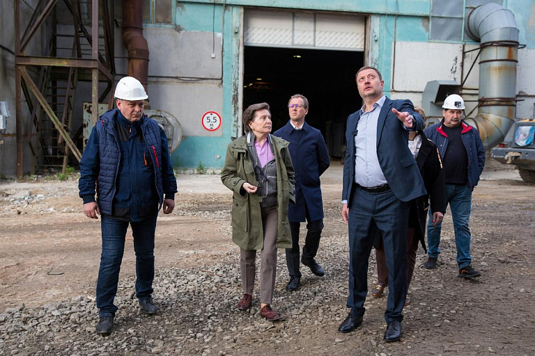 Наталья Комарова посетила металлургический комплекс в Сургуте 