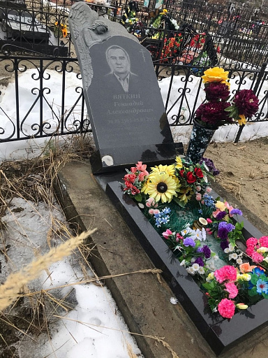 Пьяный югорчанин устроил погром на кладбище