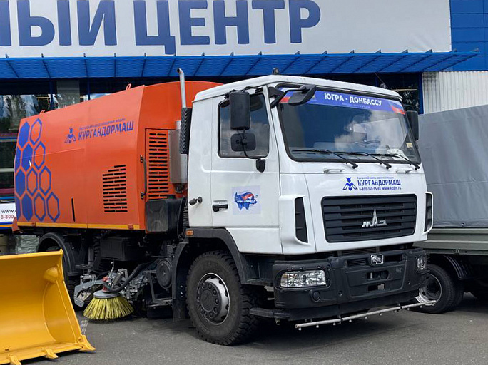 Экскаваторы и погрузчики доставили в Макеевку из Югры 