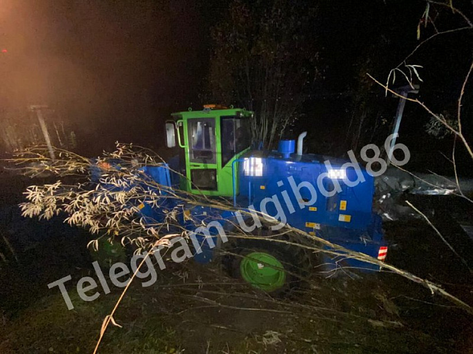 В Югре пьяный водитель погрузчика съехал в кювет