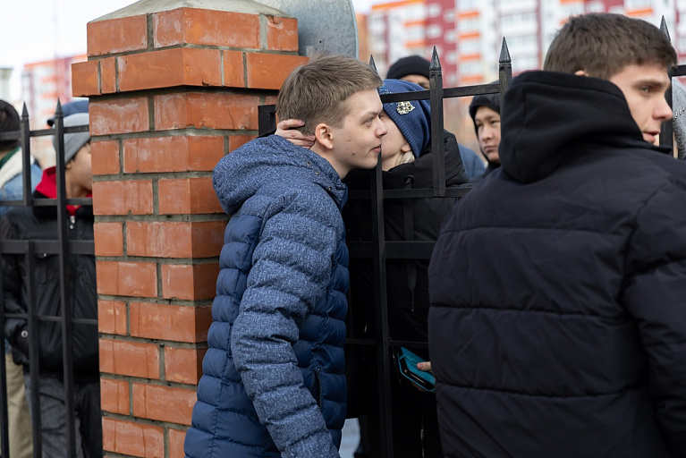 Из Сургута в армию отправились первые призывники