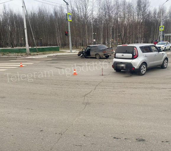 В Нижневартовске в ДТП пострадал водитель ВАЗа